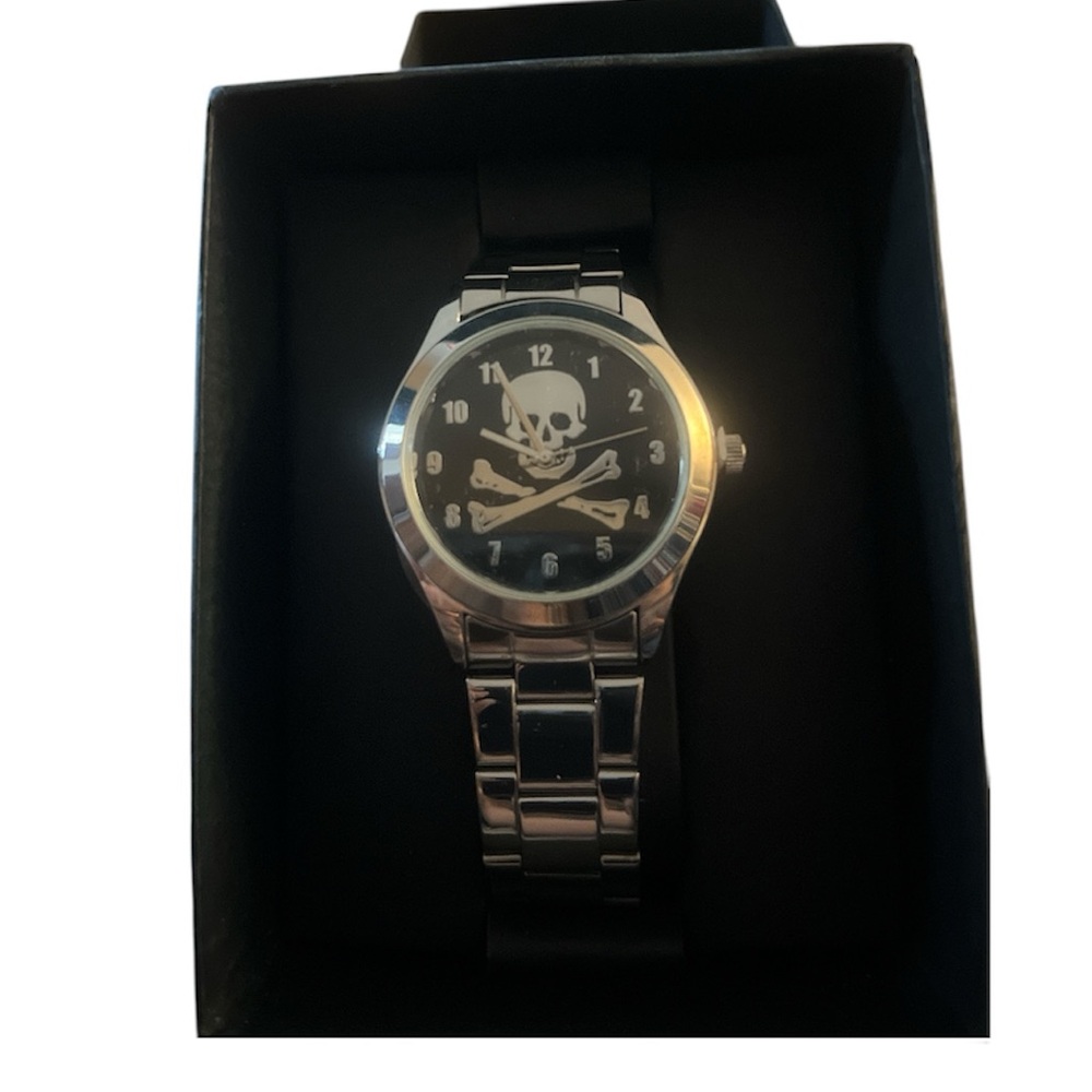 Skull and Crossbones Black and Silver Men's Watch